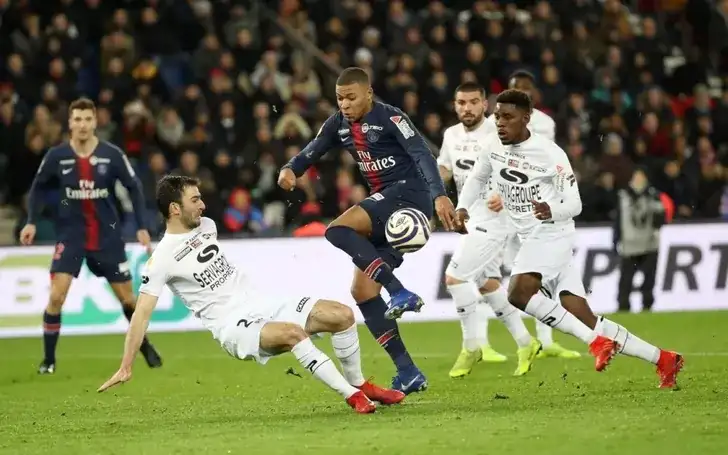 Κύπελλο Γαλλίας: Έρχεται από… ξύλο η Γκινγκάμπ