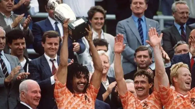 Euro 1988: Έλαμψε το άστρο του Φαν Μπάστεν