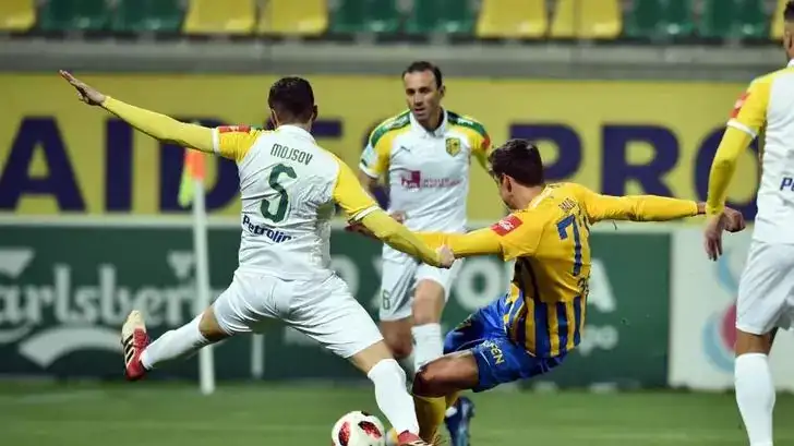 ΑΠΟΕΛ – ΑΕΚ Λάρνακας