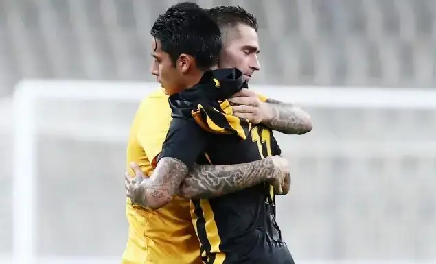 Ο Λιβάγια δίπλα στον Αραούχο, όχι πίσω του