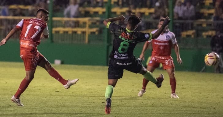 Αρχεντίνος Τζ. – Εστουδιάντες: Oριακό από όλες τις απόψεις