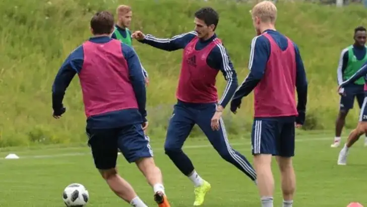 Μπάτε Μπορίσοφ – Πιαστ Γκλίβιτσε