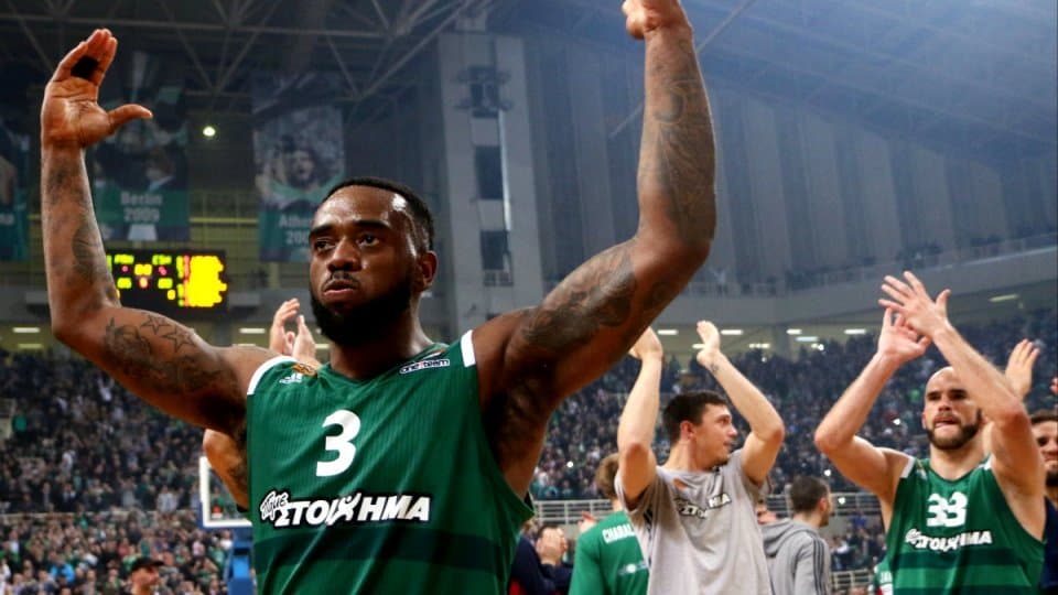 Spesialistas σουτάρει, τρία στα τρία!