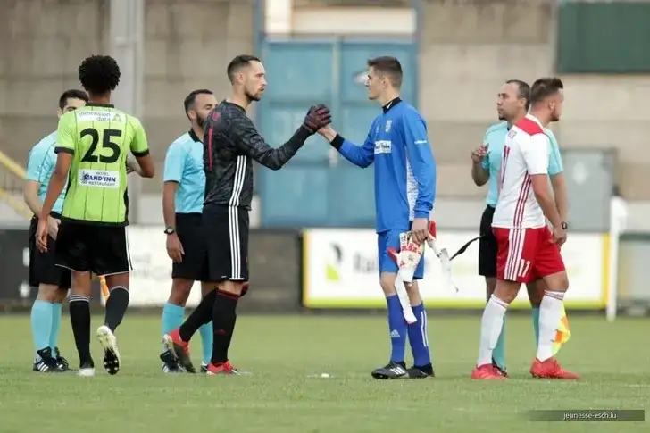 Ζενές Ες – Τομπόλ