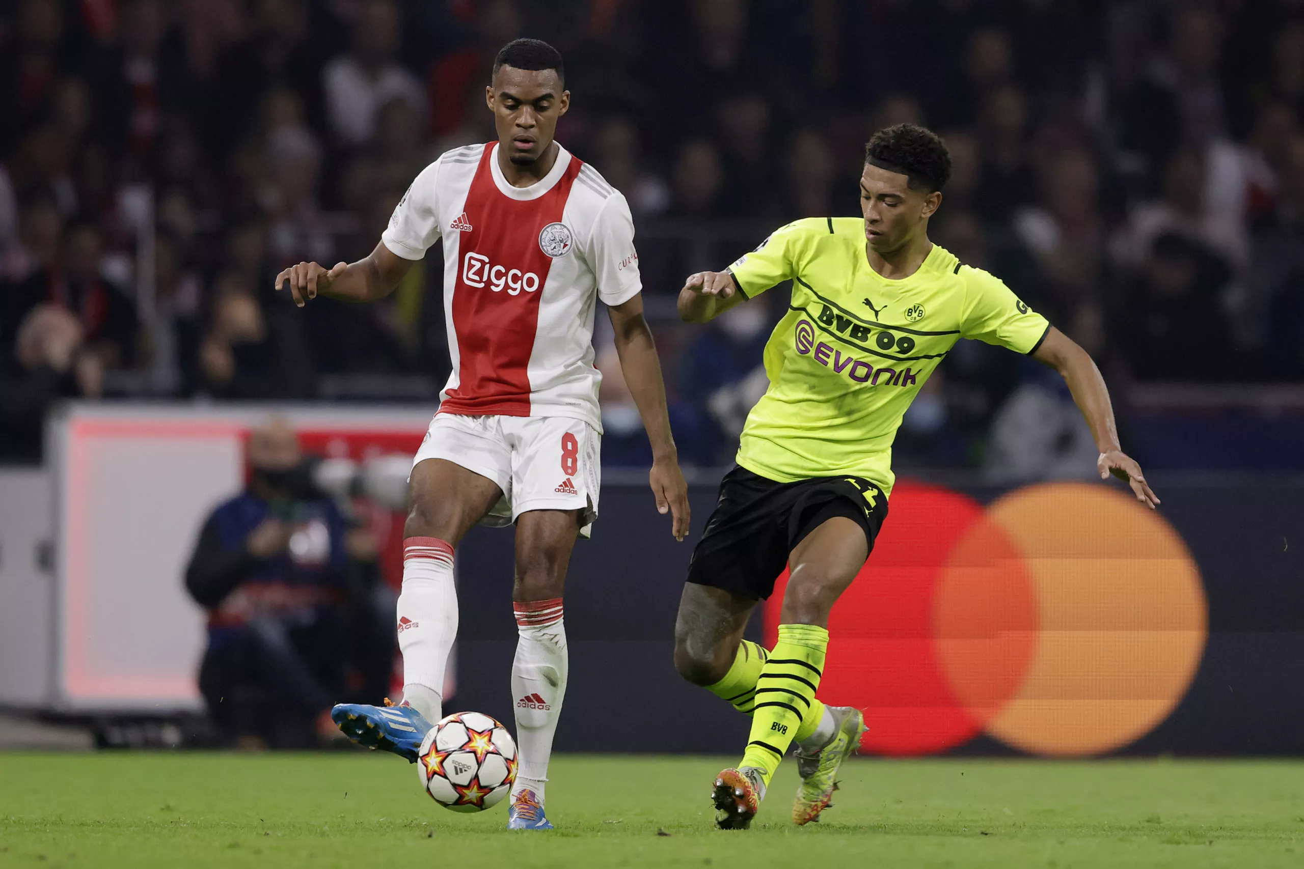 Champions League μαζί με το διαγωνισμό Novileague