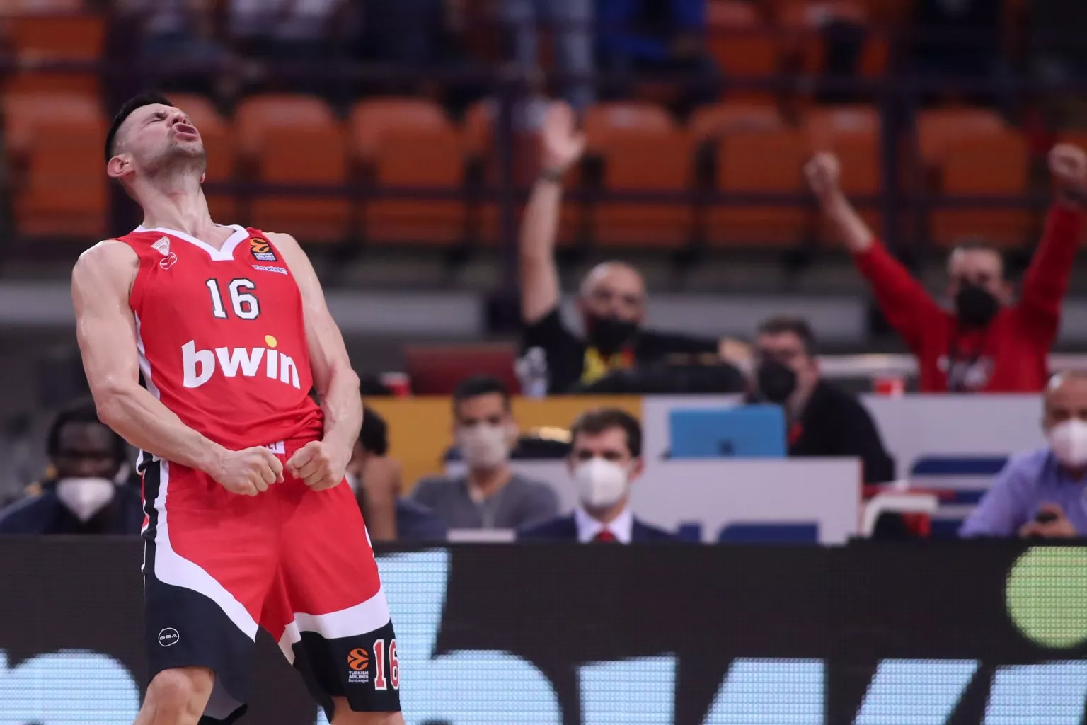 Euroleague: Επιστροφή στο ΣΕΦ, Ολυμπιακός-Μακάμπι Τελ Αβίβ