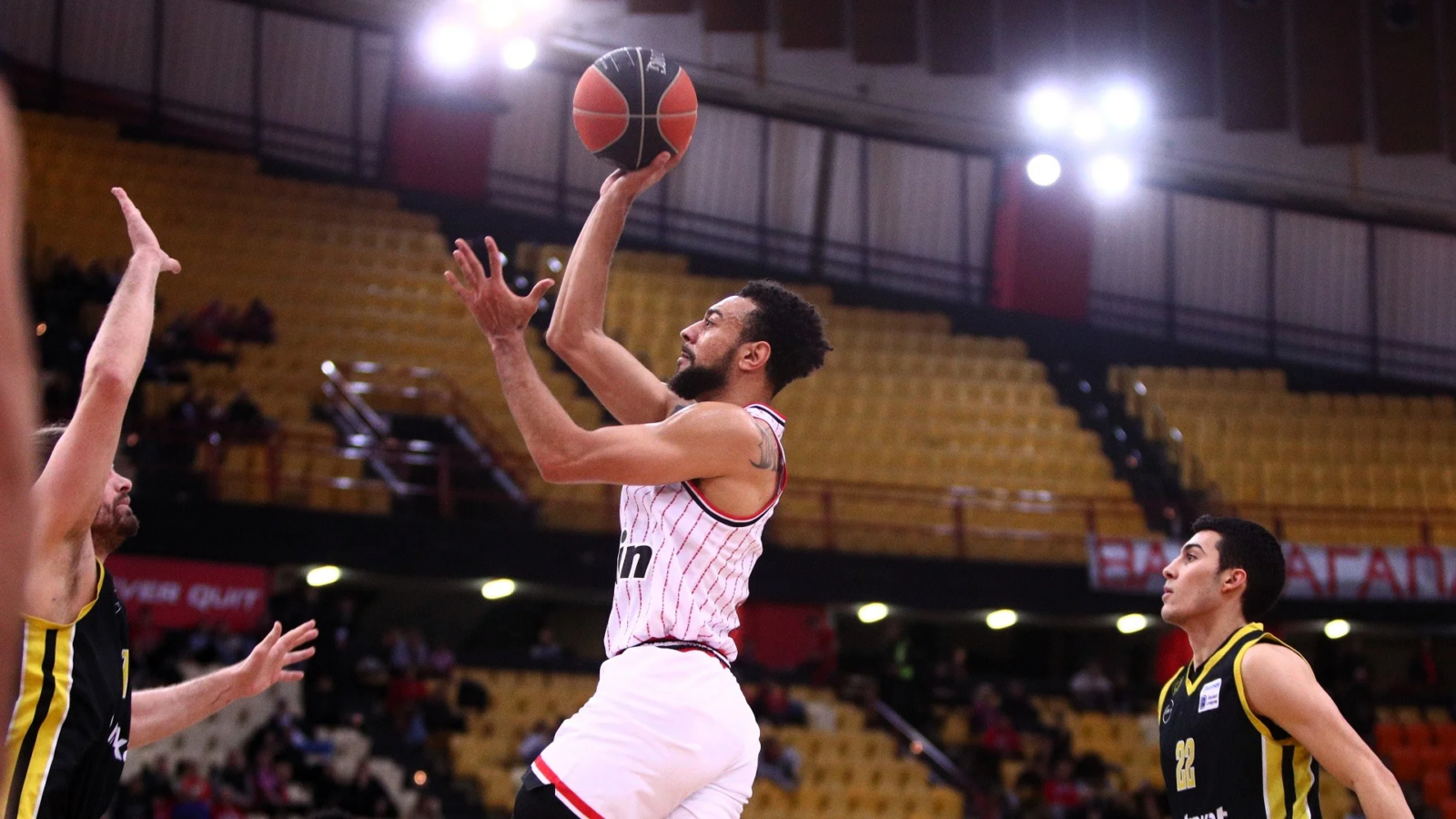 Προημιτελικός Κυπέλλου Basket : Ολυμπιακός – Περιστέρι