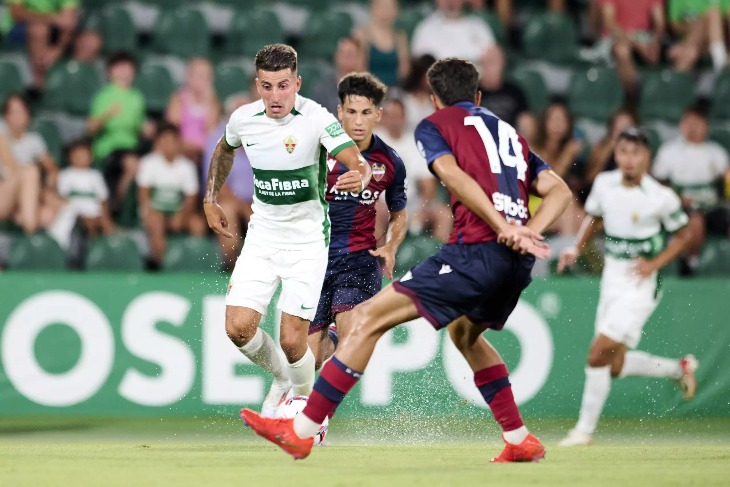 Σε Ισπανία και Αγγλία η προσοχή