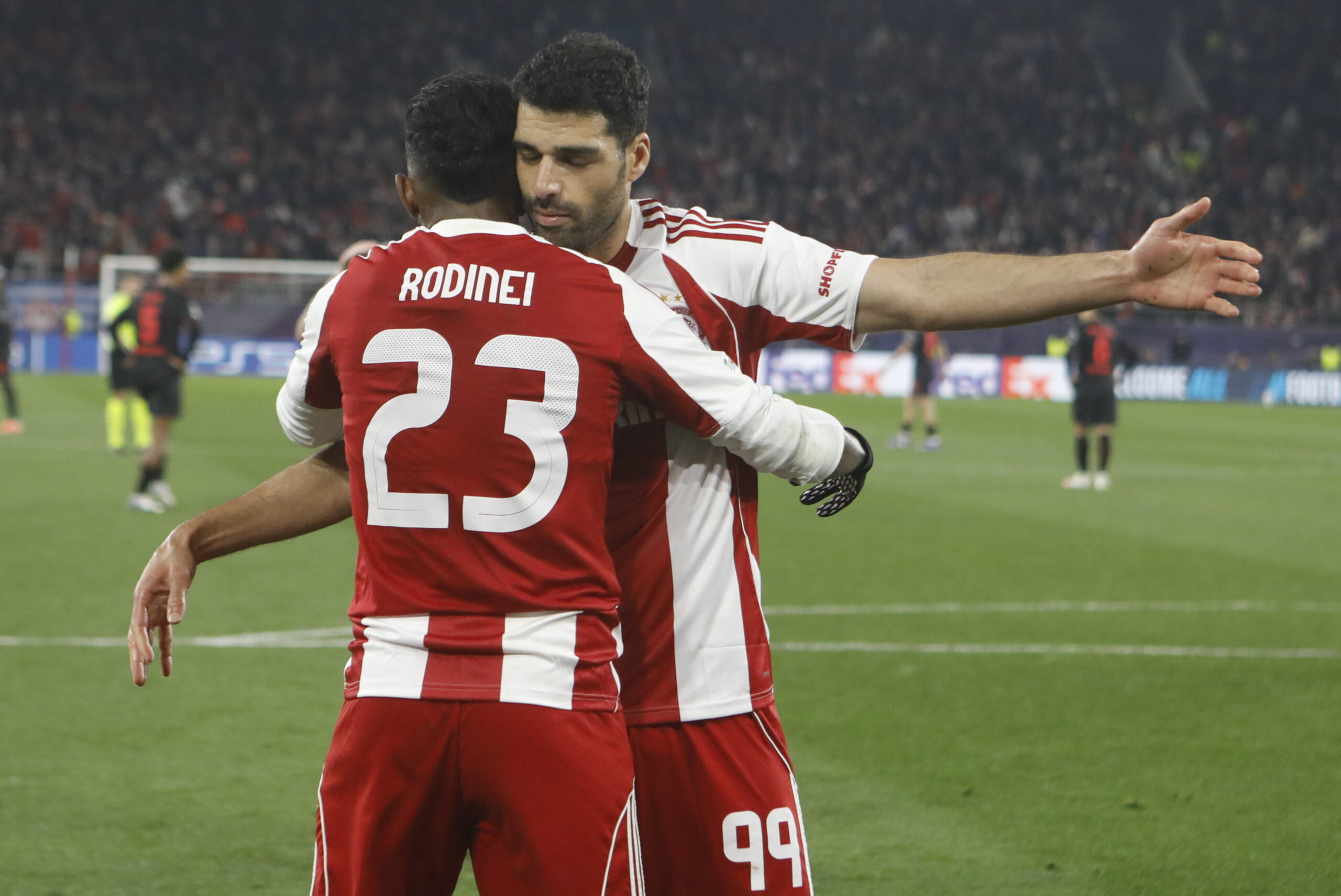 Super League: Μάχες των ΑΕΚ και Ολυμπιακού