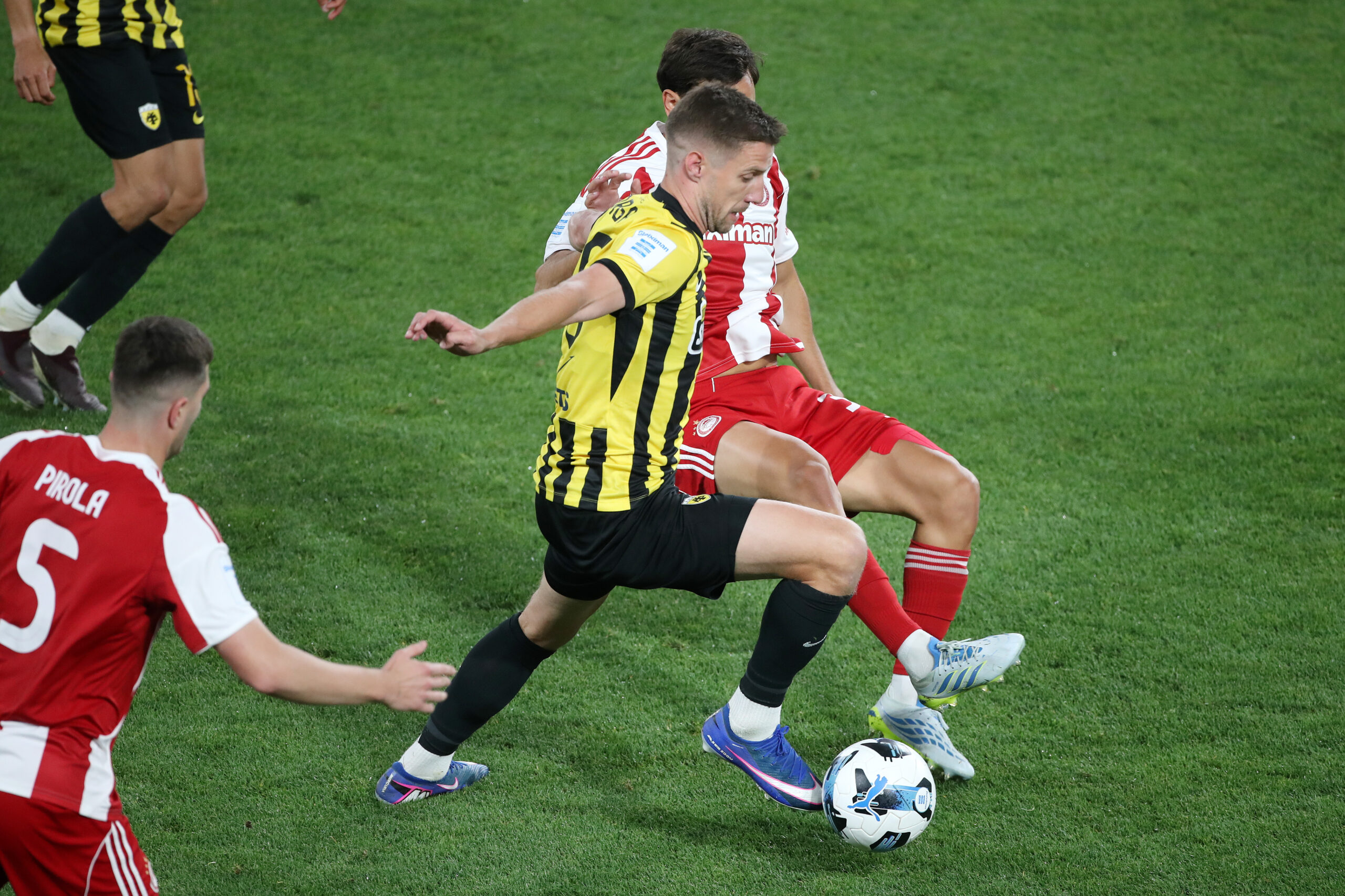 Πρεμιέρα στη Super League